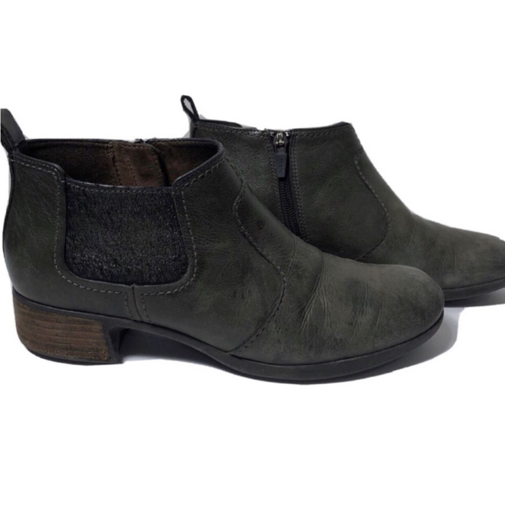 Dansko leather olive/gray ankle booties. Size 7.5.